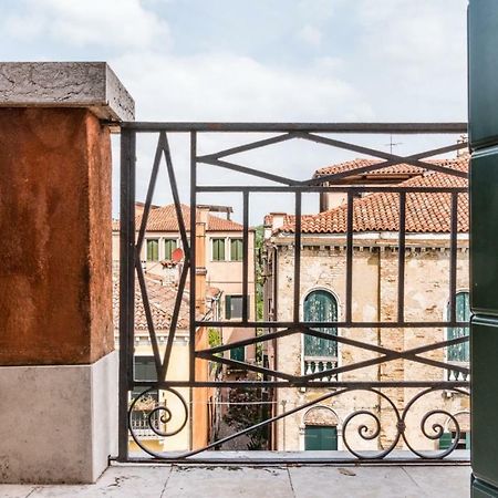 Carmini Canal View And Balcony With Lift Венеция Экстерьер фото