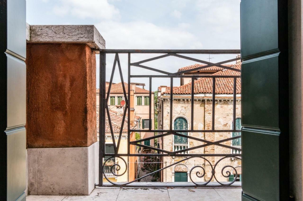 Carmini Canal View And Balcony With Lift Венеция Экстерьер фото